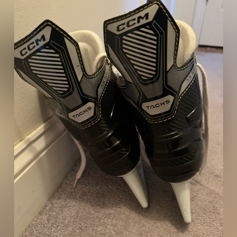 CCM tacks AS-550 Hockey skates